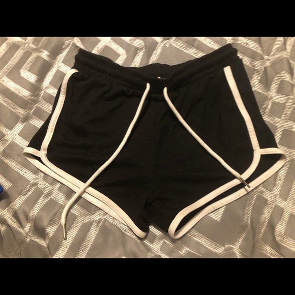 Black shorts - Picture 2 of 3